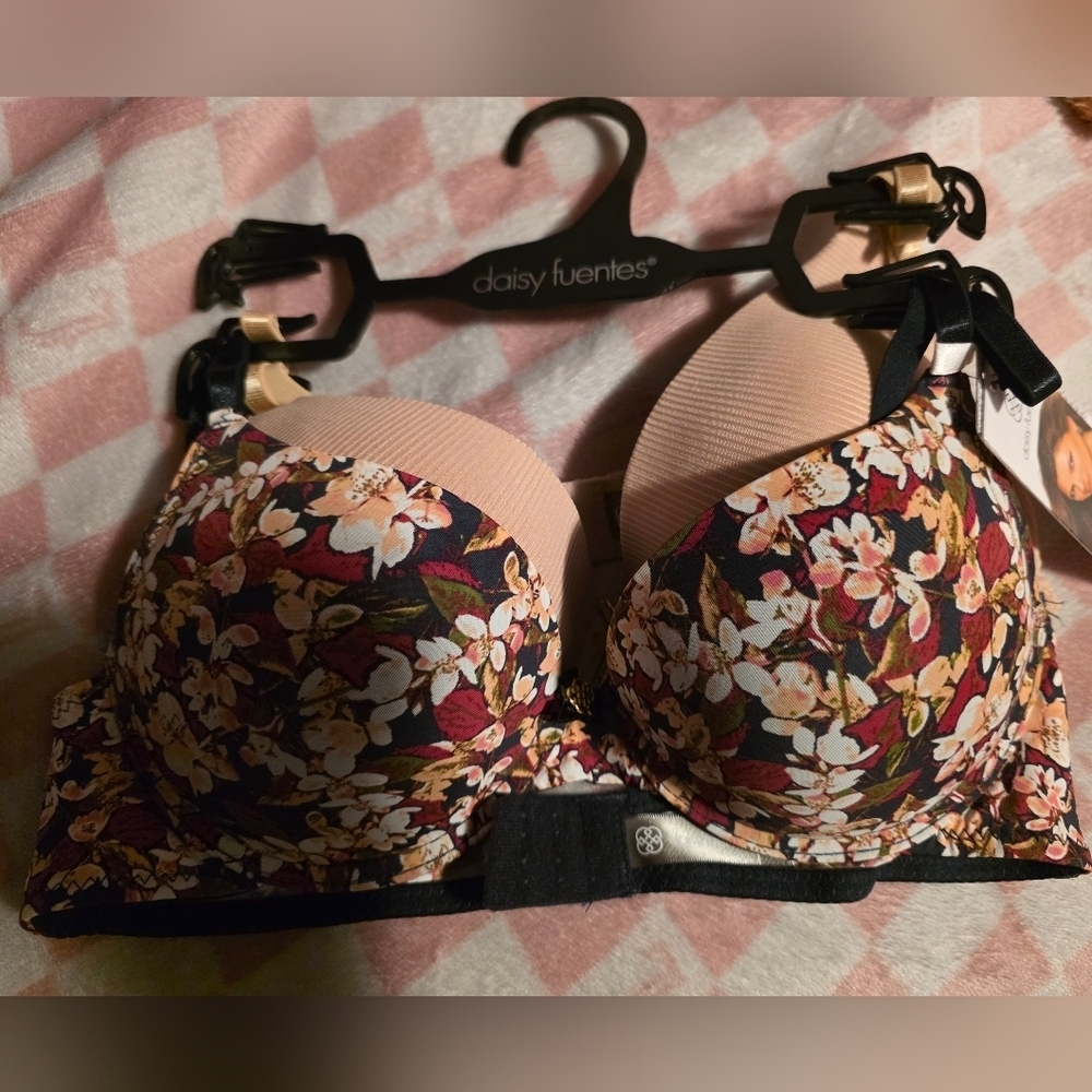 Daisy Fuentes Cream And Floral 2 Pack Push Up Bras Size 34c